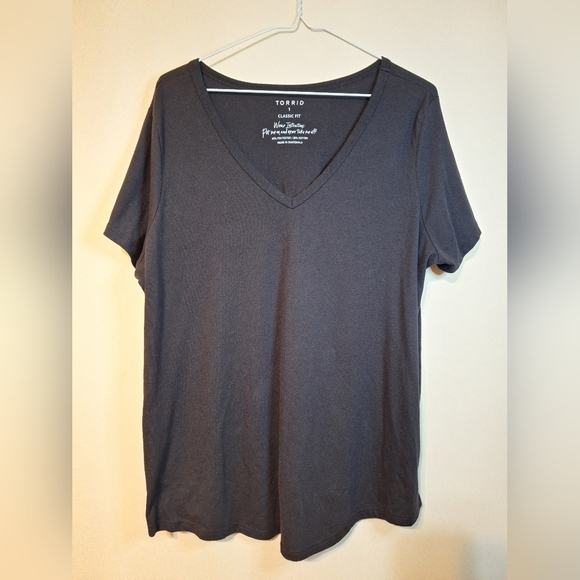 Torrid size 1 Girlfriend Signature Jersey V-Neck Tee black shortsleeve - Picture 4 of 8
